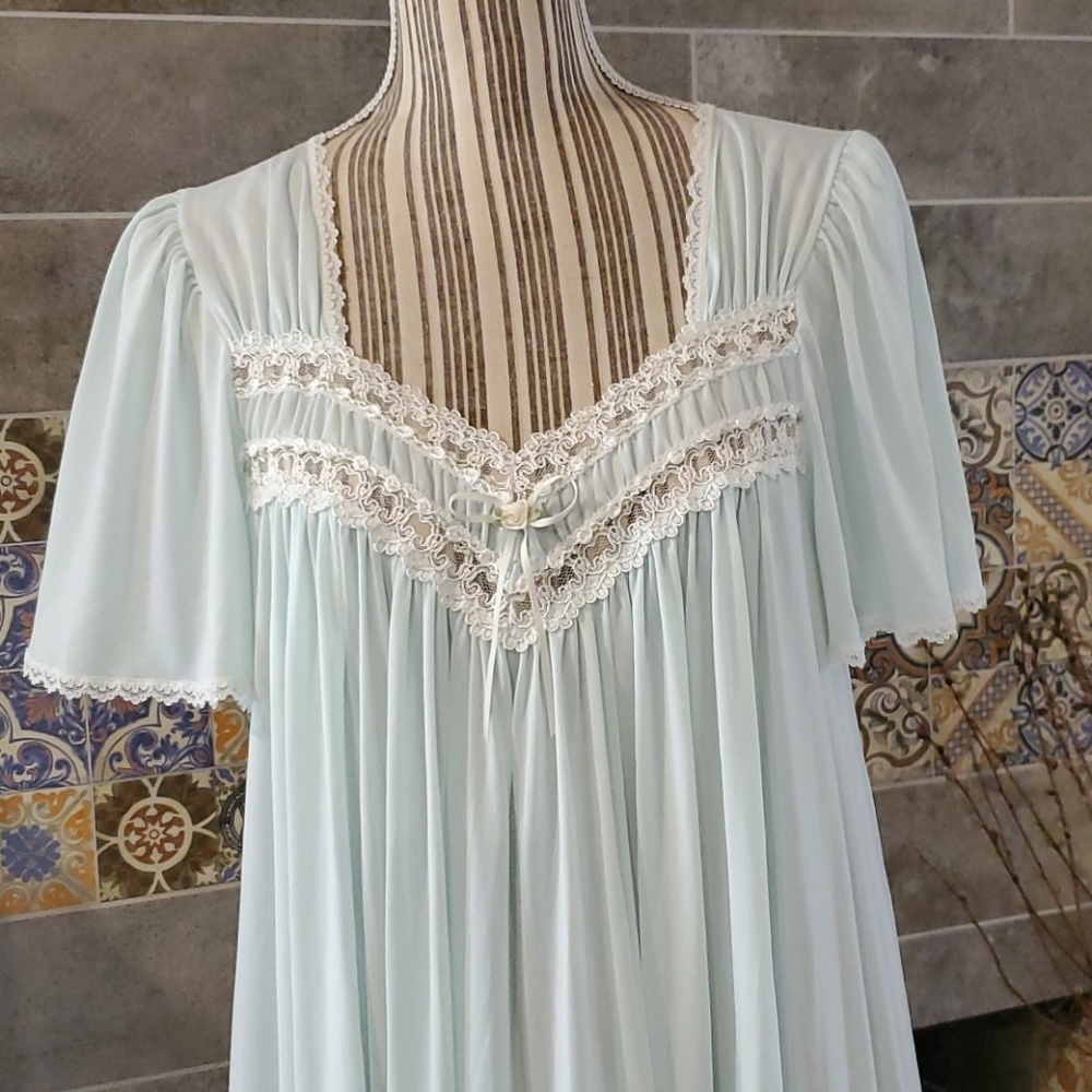 VTG Gorgeous Miss Elaine Nightgown
